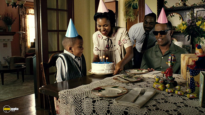 A still #23 from Ray (2004) With Jamie Foxx