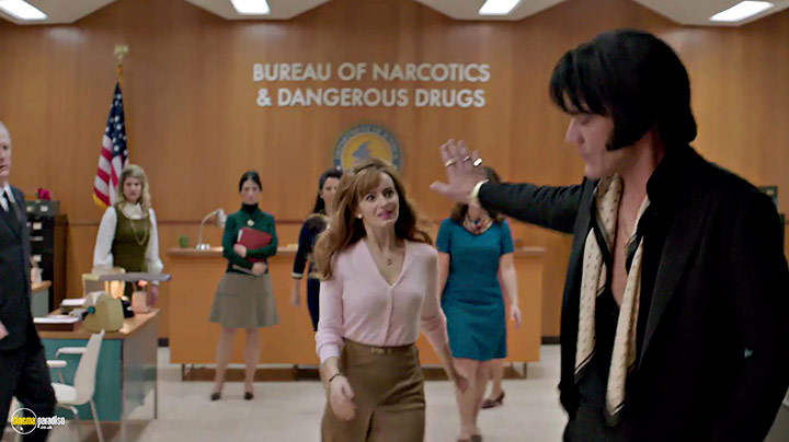 A still #17 from Elvis and Nixon (2016)