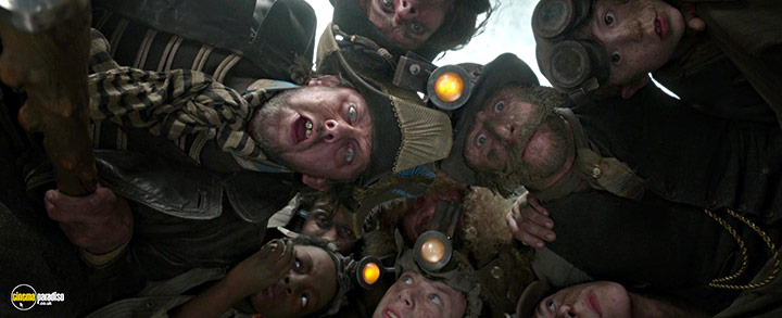 A still #14 from Pan (2015)