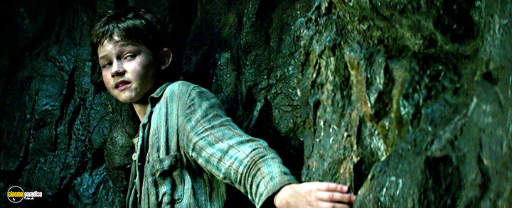 A still #19 from Pan (2015) With Levi Miller
