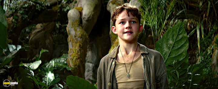 A still #22 from Pan (2015) With Levi Miller