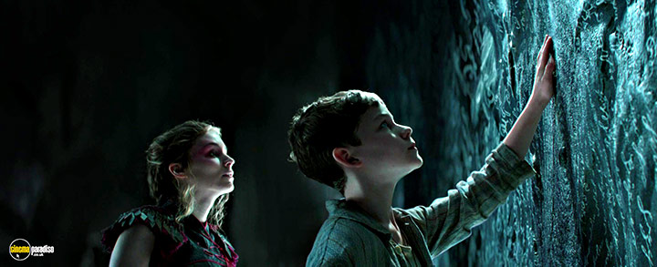 A still #33 from Pan (2015) With Levi Miller