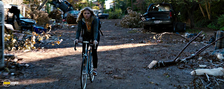 A still #20 from The 5th Wave (2016) With Chloë Grace Moretz