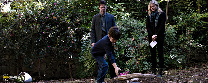 A still #18 from The 5th Wave (2016) With Ron Livingston And Zackary Arthur