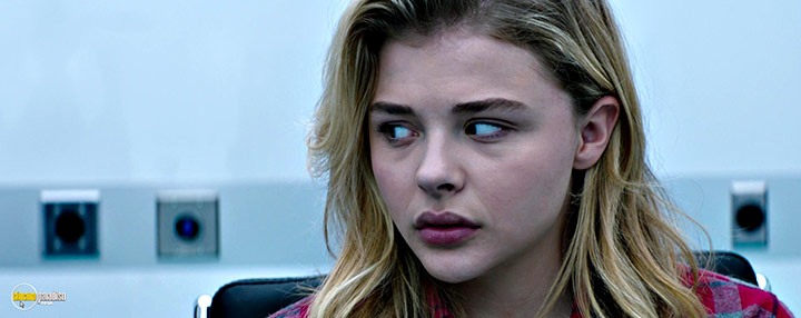 A still #2 from The 5th Wave (2016) With Chloë Grace Moretz