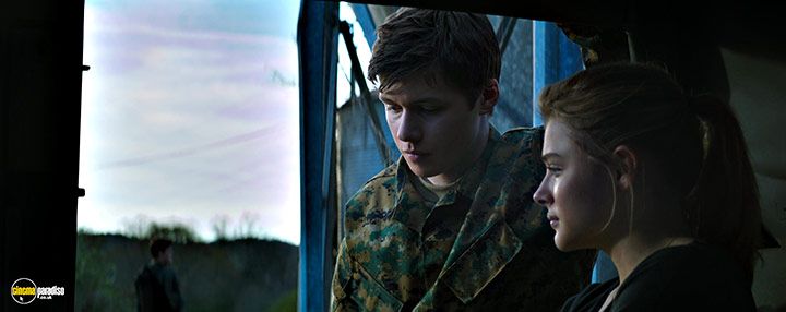 A still #6 from The 5th Wave (2016) With Nick Robinson And Chloë Grace Moretz