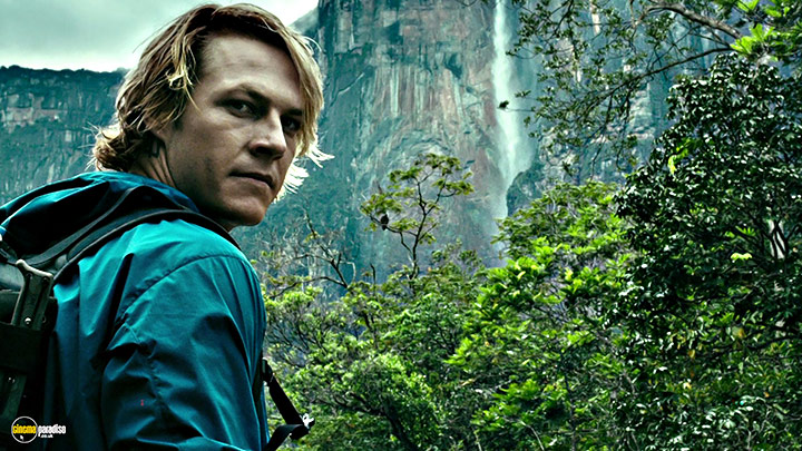 A still #98 from Point Break (2015) With Luke Bracey