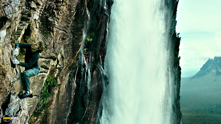 A still #97 from Point Break (2015) With Luke Bracey