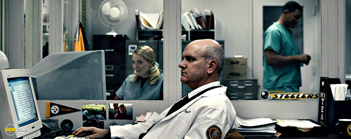 A still #22 from Concussion (2015) With Mike O'Malley And Sara Lindsey