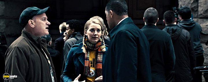 A still #19 from Concussion (2015) With Mike O'Malley And Sara Lindsey