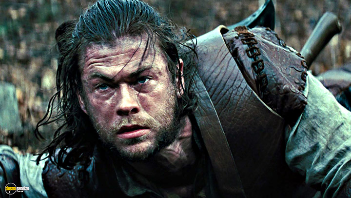 A still #26 from Snow White and the Huntsman: Extended Edition (2012) With Chris Hemsworth
