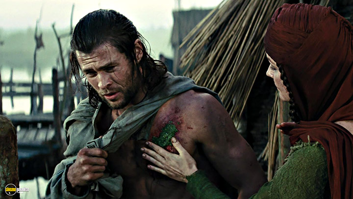 A still #23 from Snow White and the Huntsman: Extended Edition (2012) With Chris Hemsworth