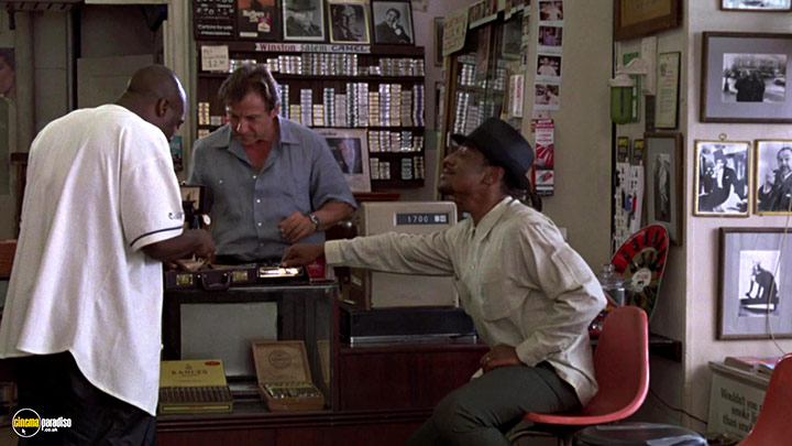 A still #18 from Blue in the Face (1995)