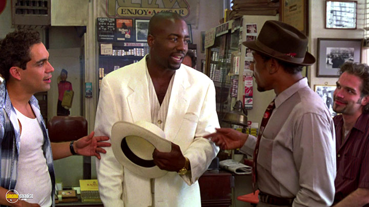 A still #10 from Blue in the Face (1995)