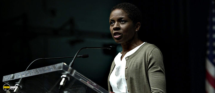 A still #30 from House of Cards: Series 4 (2016) With LisaGay Hamilton