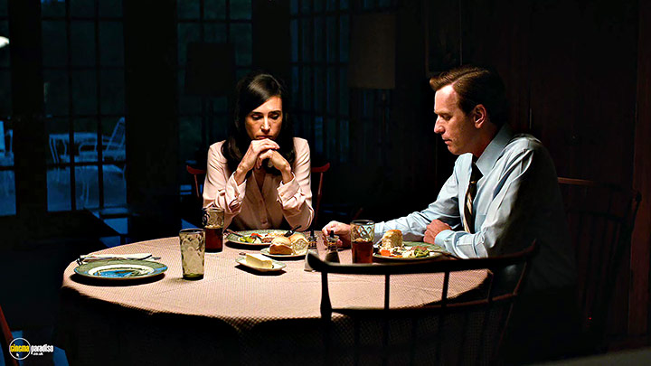 A still #4 from American Pastoral (2016)