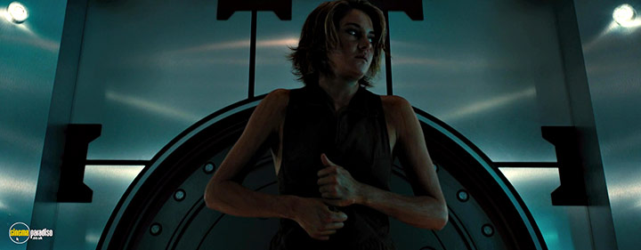 A still #34 from Allegiant (2016) With Shailene Woodley