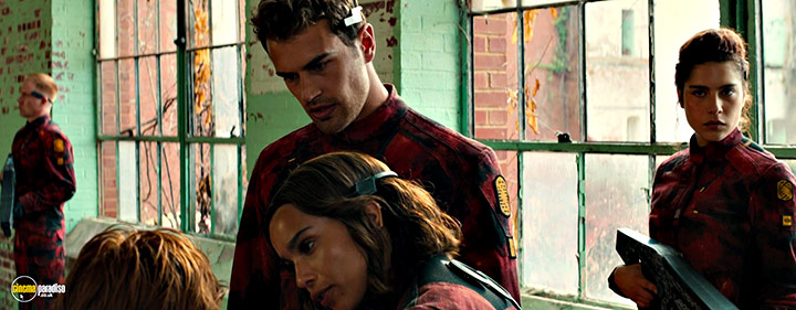 A still #27 from Allegiant (2016) With Theo James
