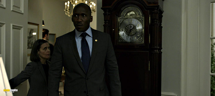 A still #34 from House of Cards: Series 3 (2015) With Mahershala Ali
