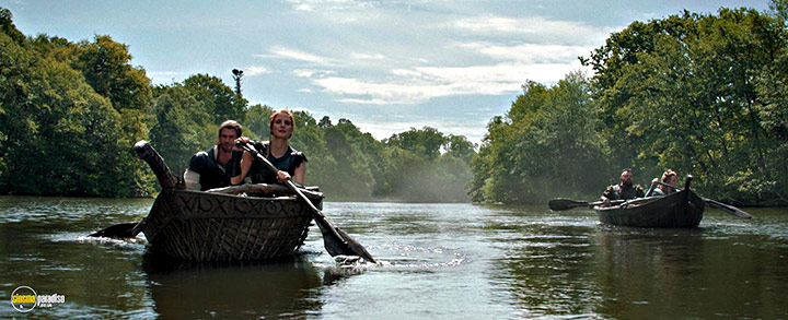A still #26 from The Huntsman: Winter's War (2016) With Chris Hemsworth And Jessica Chastain
