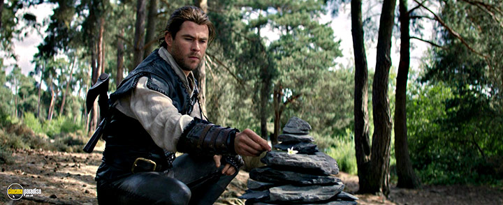 A still #3 from The Huntsman: Winter's War (2016) With Chris Hemsworth