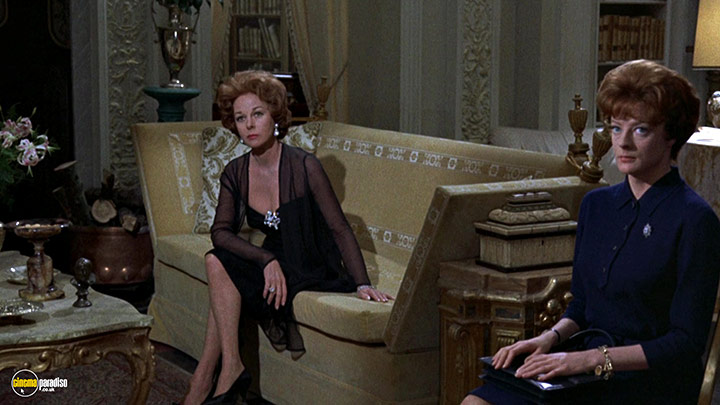 A still #28 from The Honey Pot (1967) With Maggie Smith And Susan Hayward