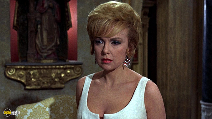 A still #26 from The Honey Pot (1967) With Edie Adams