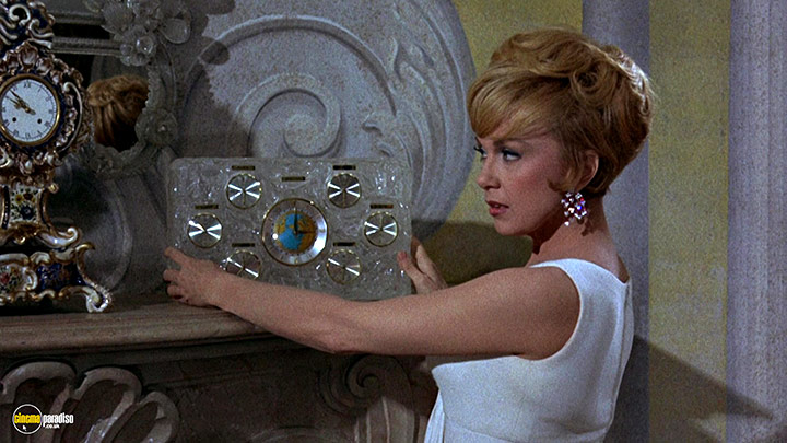 A still #25 from The Honey Pot (1967) With Edie Adams