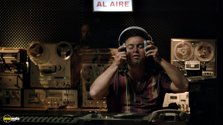A still #53 from Narcos: Series 1 (2015)