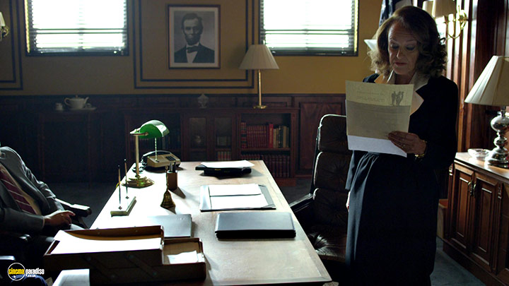 A still #52 from Narcos: Series 1 (2015)