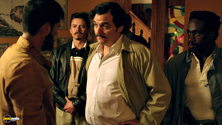 A still #33 from Narcos: Series 1 (2015) With Wagner Moura