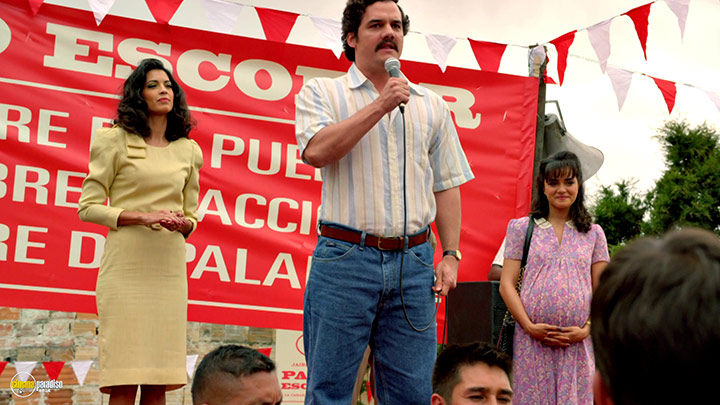 A still #26 from Narcos: Series 1 (2015) With Wagner Moura And Stephanie Sigman