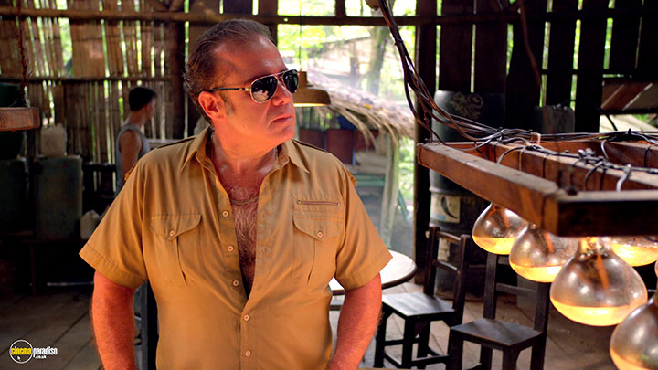 A still #7 from Narcos: Series 1 (2015) With André Mattos