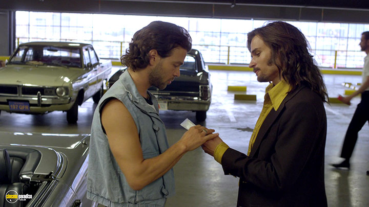 A still #16 from Narcos: Series 1 (2015)