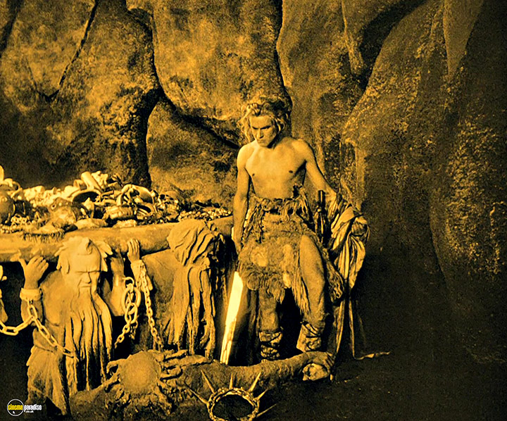 A still #15 from Die Nibelungen (1924) With Paul Richter