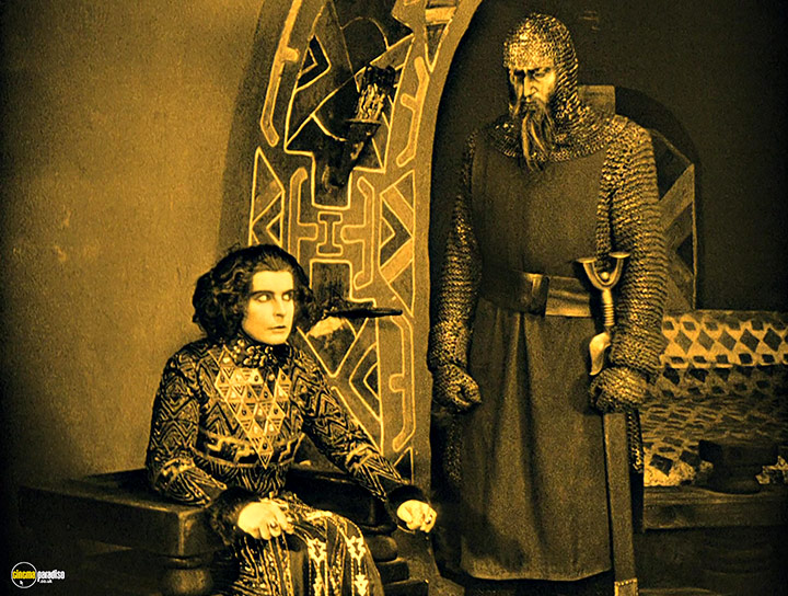 A still #28 from Die Nibelungen (1924) With Theodor Loos