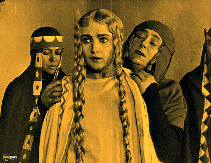 A still #1 from Die Nibelungen (1924) With Gertrud Arnold And Margarete Schön