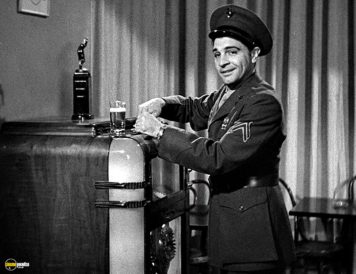 A still #2 from The Blue Dahlia (1946)