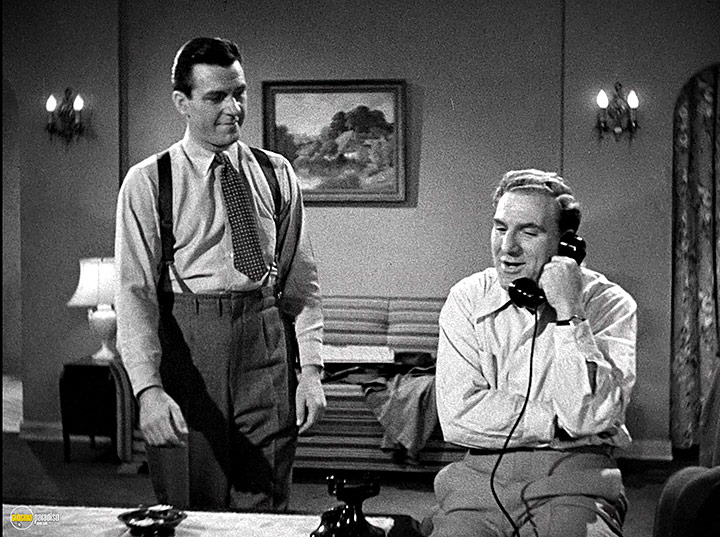 A still #5 from The Blue Dahlia (1946) With William Bendix