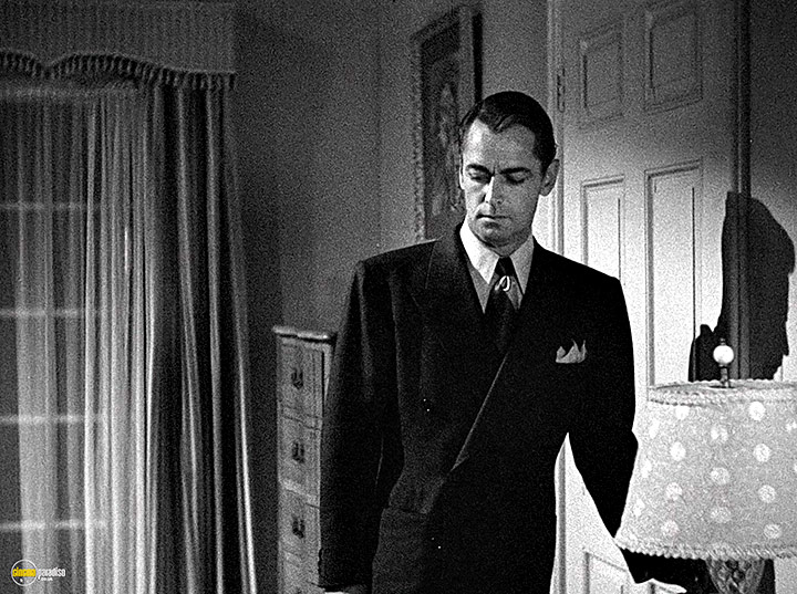 A still #6 from The Blue Dahlia (1946)
