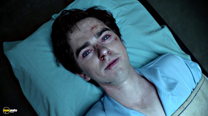 A still #36 from Bates Motel: Series 4 (2016) With Freddie Highmore