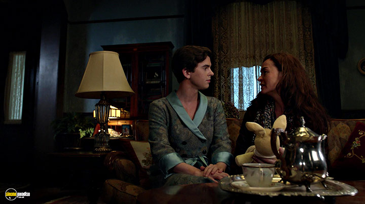 A still #29 from Bates Motel: Series 4 (2016) With Freddie Highmore
