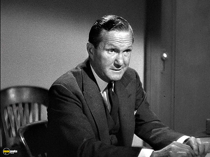 A still #18 from The Blue Dahlia (1946)