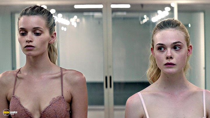 A still #31 from The Neon Demon (2016) With Elle Fanning And Abbey Lee