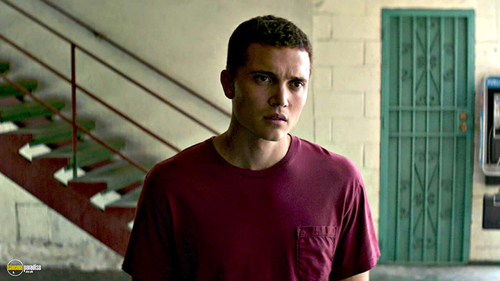 A still #22 from The Neon Demon (2016) With Karl Glusman