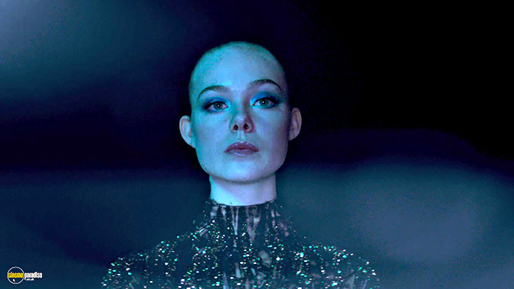 A still #19 from The Neon Demon (2016)