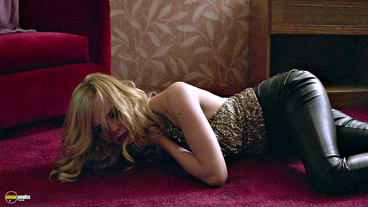 A still #17 from The Neon Demon (2016) With Elle Fanning