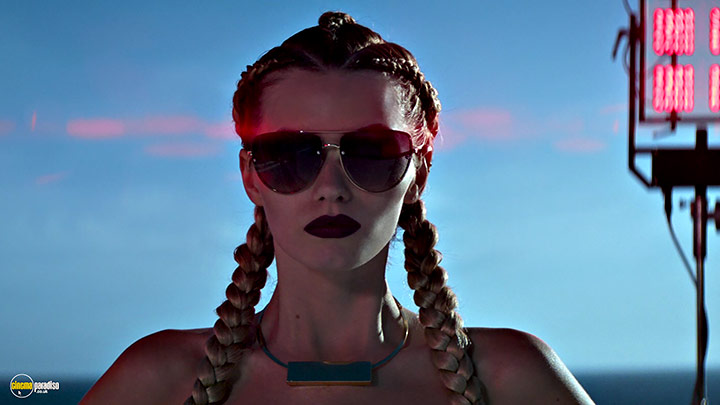 A still #6 from The Neon Demon (2016) With Abbey Lee