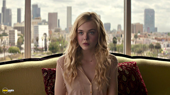 A still #4 from The Neon Demon (2016) With Elle Fanning