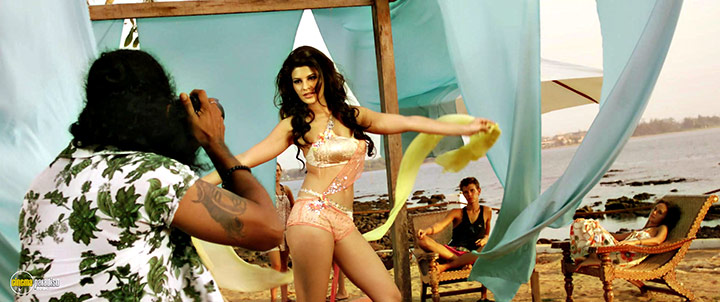A still #30 from Murder 2 (2011) With Jacqueline Fernandez